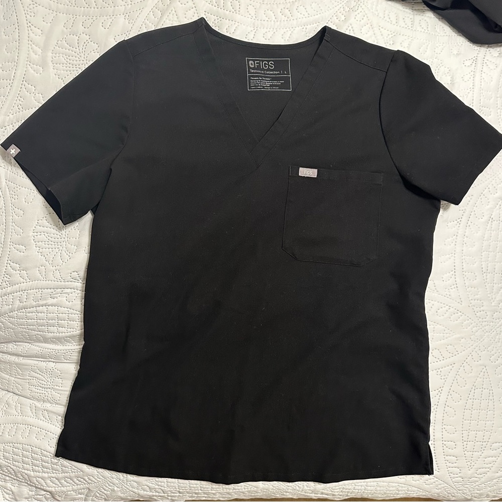 FIGS black scrub top